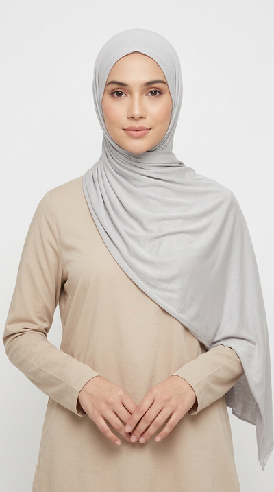 Woman wearing the Cloud Big Jersey Hijab with a beige top